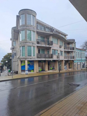 АПАРТАМЕНТ Амира 2